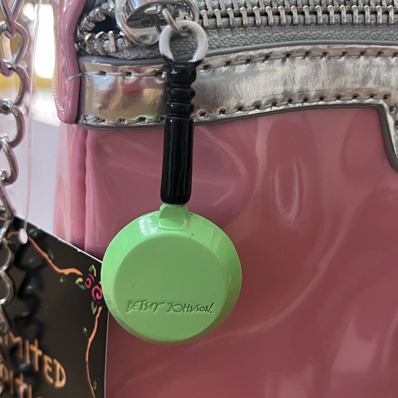 🆕 Betsey Johnson L’oven You Pink and Silver Bag - Picture 10 of 13